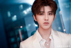 蔡徐坤娱乐圈吃瓜